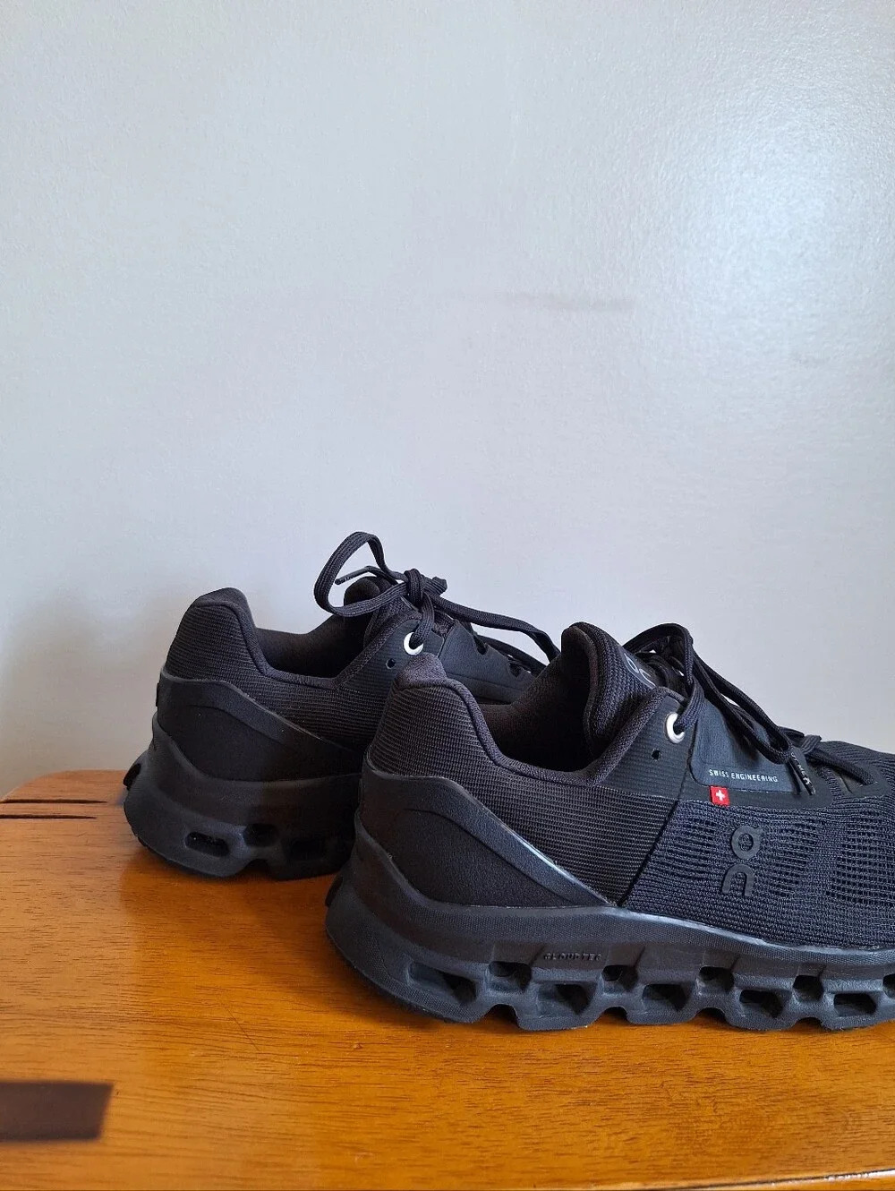 On Running Cloudstratus Women's Black Size 7